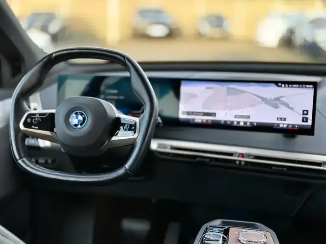 BMW iX