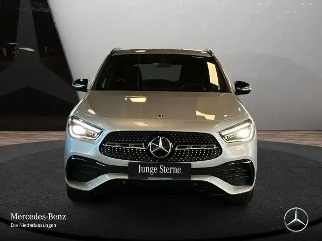 Mercedes-Benz GLA 220