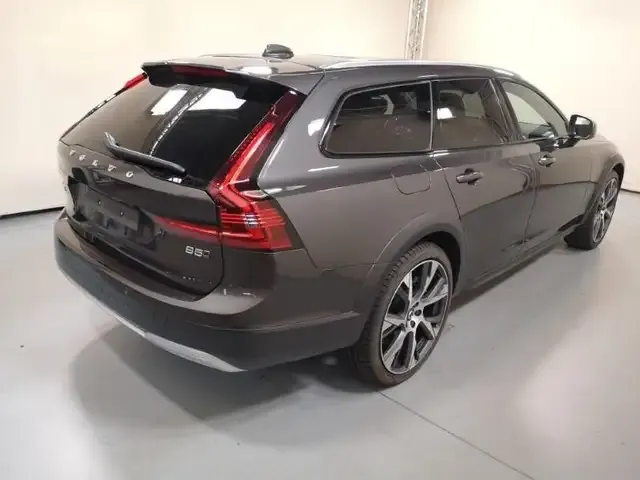 Volvo V90 Cross Country