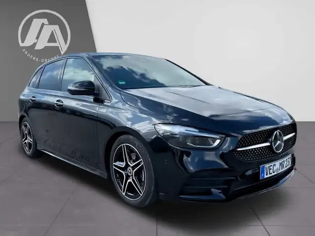 Mercedes-Benz B 180