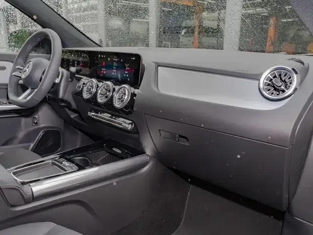 Mercedes-Benz GLA 220