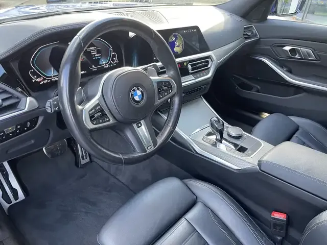 BMW 330