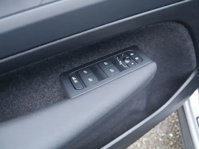 Volvo EX40