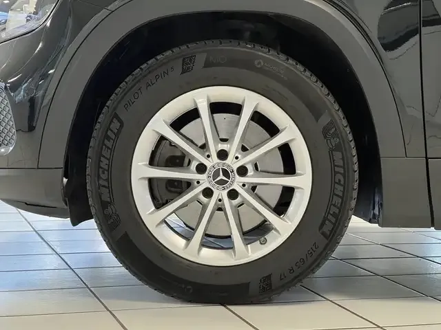 Mercedes-Benz GLB 220