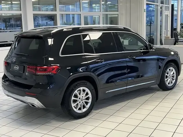 Mercedes-Benz GLB 220