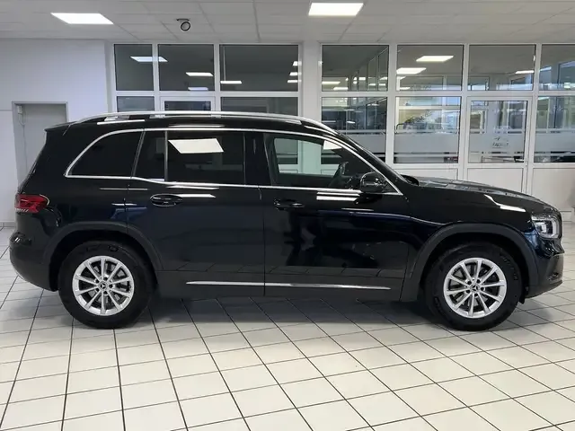 Mercedes-Benz GLB 220