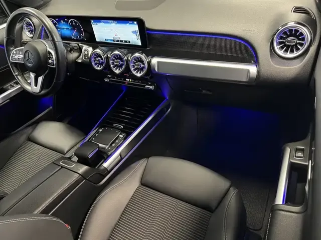 Mercedes-Benz GLB 220