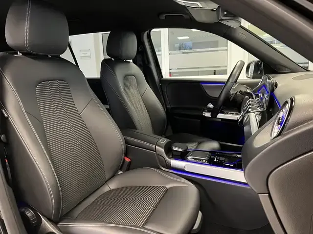 Mercedes-Benz GLB 220