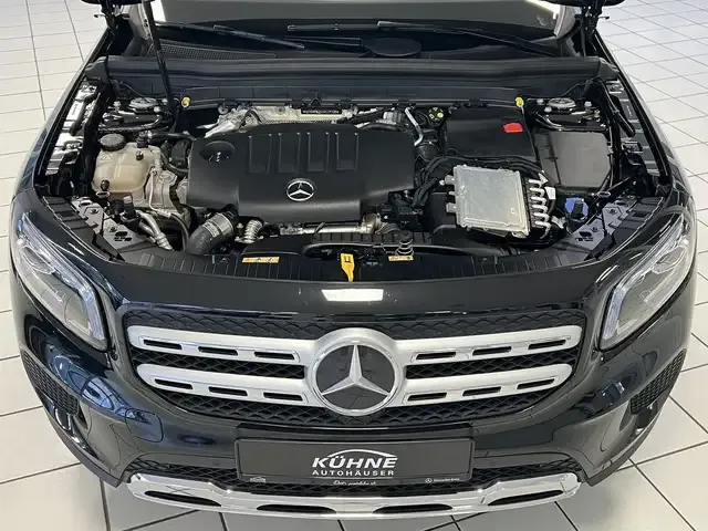 Mercedes-Benz GLB 220