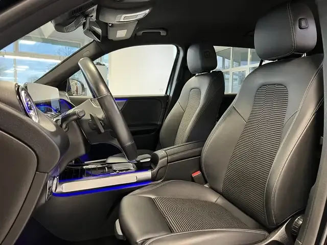 Mercedes-Benz GLB 220