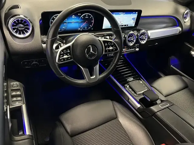 Mercedes-Benz GLB 220