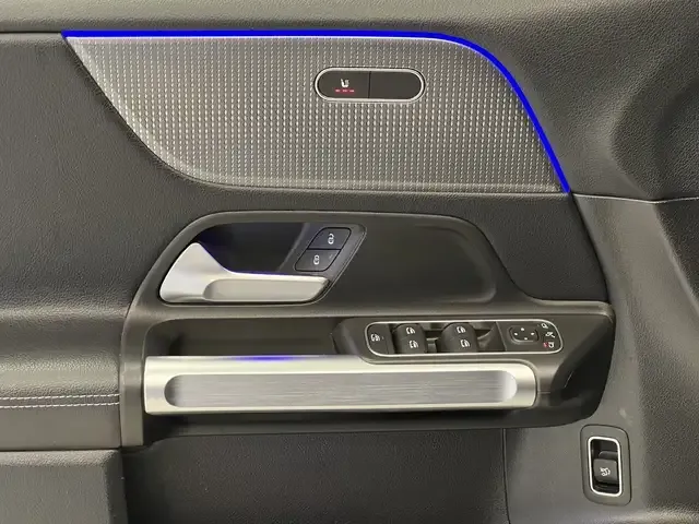 Mercedes-Benz GLB 220