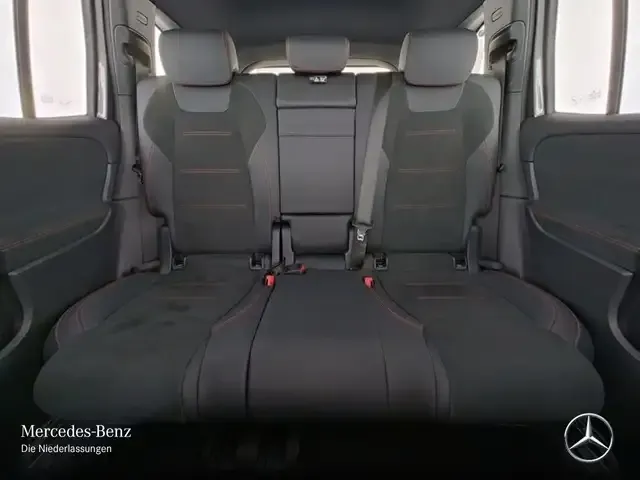Mercedes-Benz EQB 300