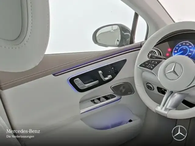 Mercedes-Benz EQE 300