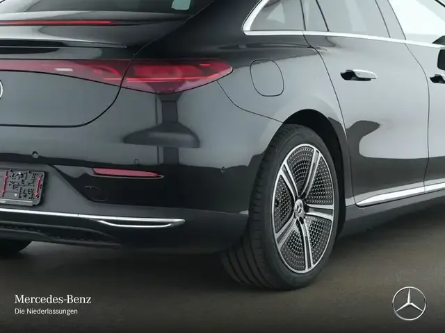 Mercedes-Benz EQE 300