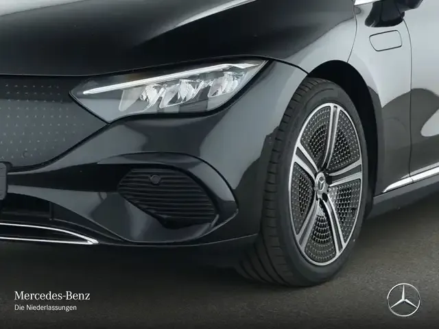 Mercedes-Benz EQE 300