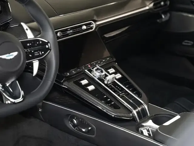 Aston Martin V8