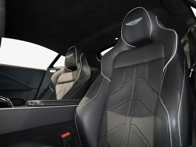 Aston Martin V8