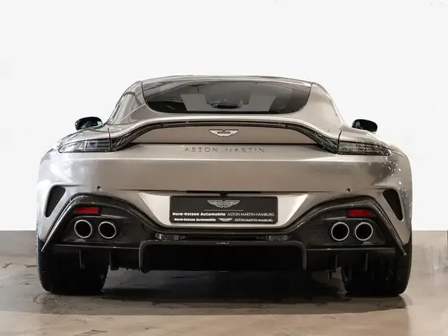 Aston Martin V8