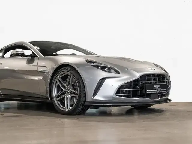 Aston Martin V8