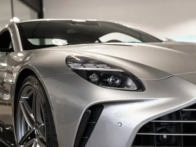 Aston Martin V8