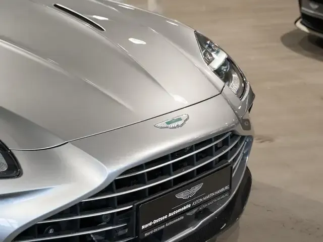 Aston Martin V8