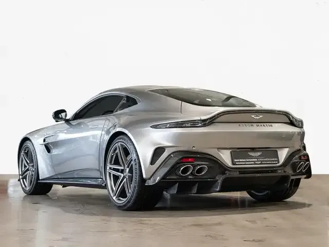 Aston Martin V8