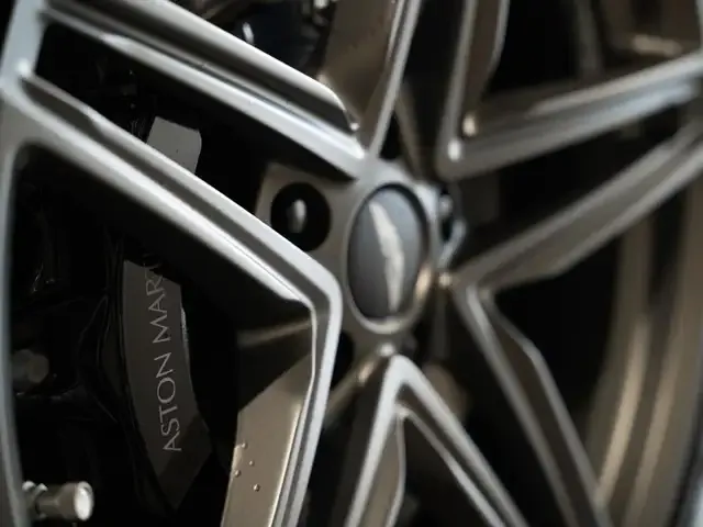Aston Martin V8