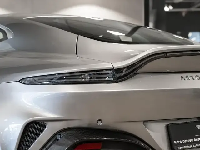 Aston Martin V8
