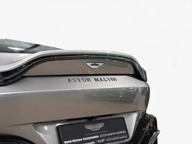 Aston Martin V8