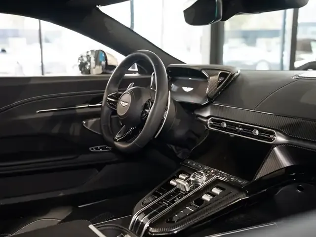 Aston Martin V8