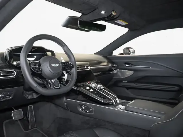 Aston Martin V8
