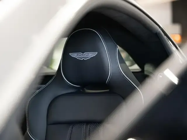 Aston Martin V8