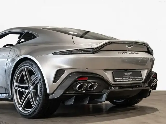 Aston Martin V8