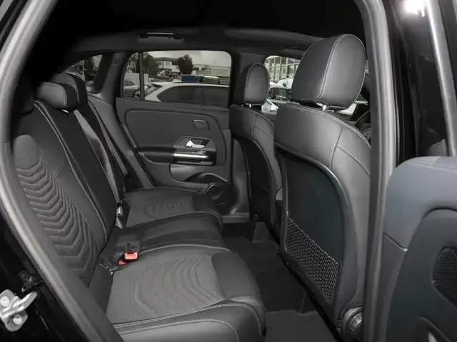 Mercedes-Benz GLA 220