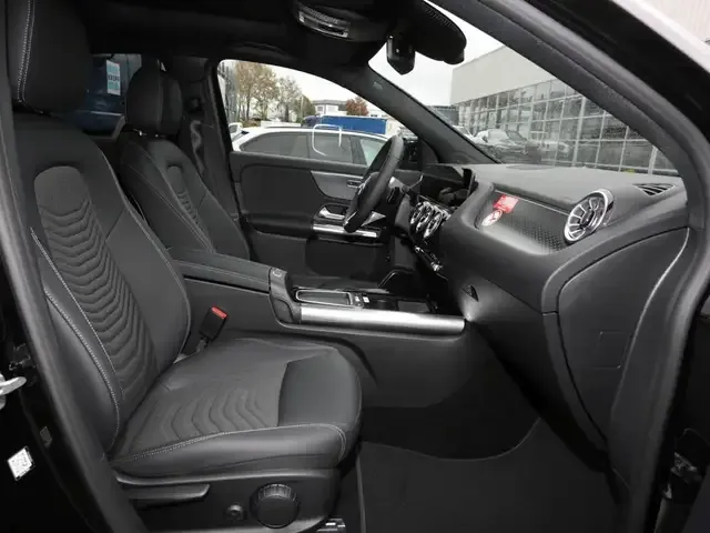 Mercedes-Benz GLA 220