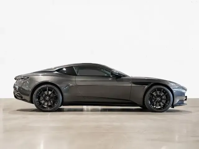 Aston Martin DB11