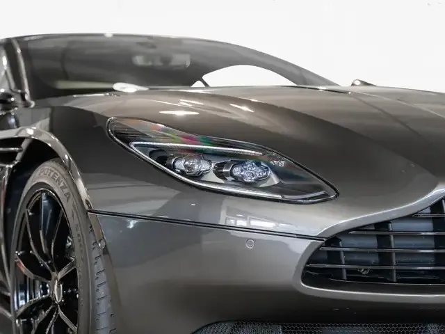 Aston Martin DB11