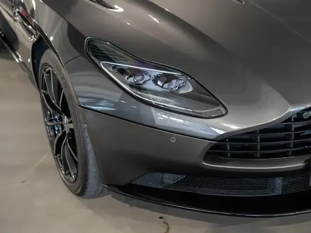 Aston Martin DB11