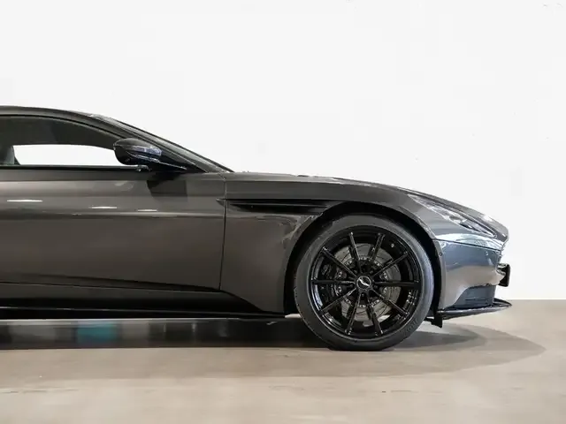 Aston Martin DB11