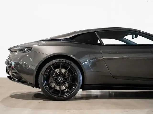Aston Martin DB11