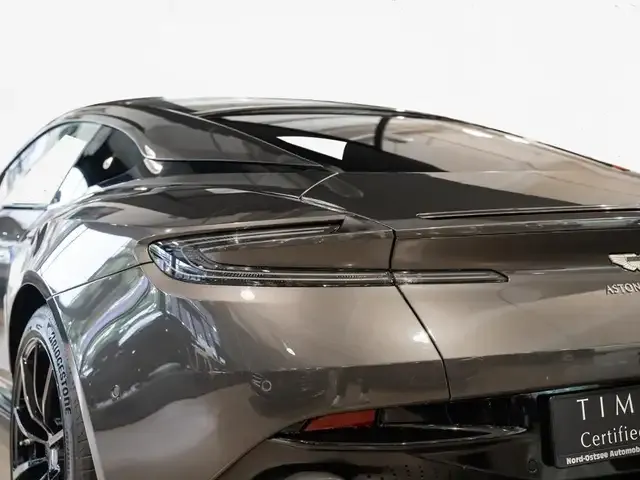 Aston Martin DB11