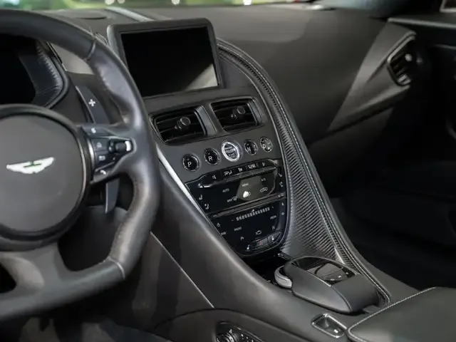 Aston Martin DB11