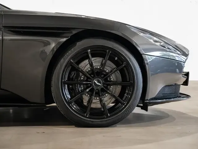 Aston Martin DB11