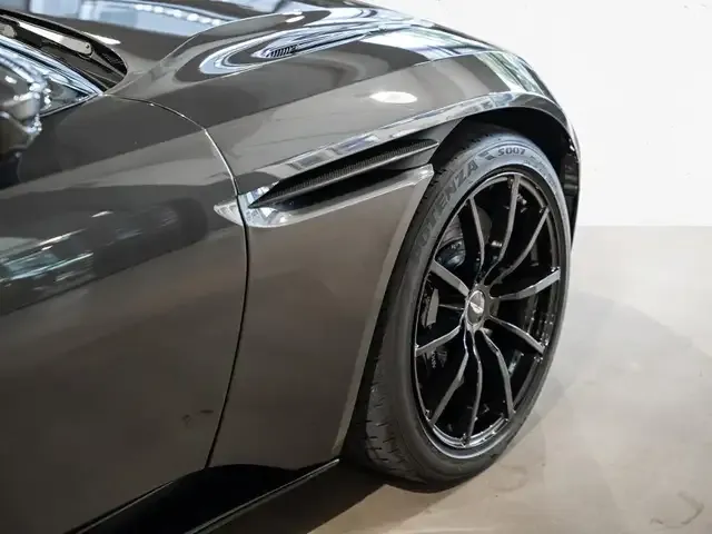 Aston Martin DB11