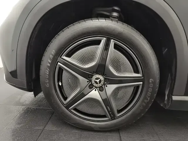 Mercedes-Benz EQE 300