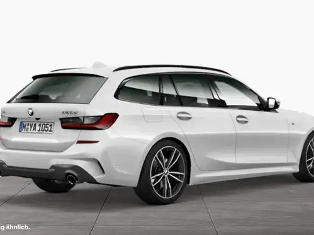 BMW 330