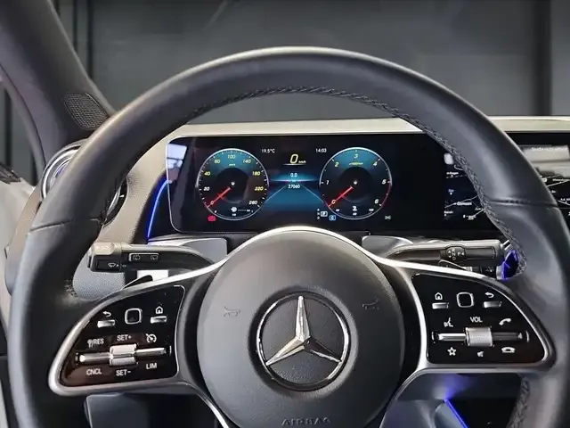 Mercedes-Benz GLB 200