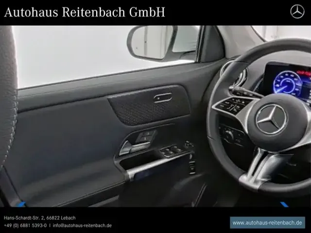 Mercedes-Benz EQB 300