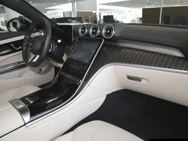 Mercedes-Benz CLE 200
